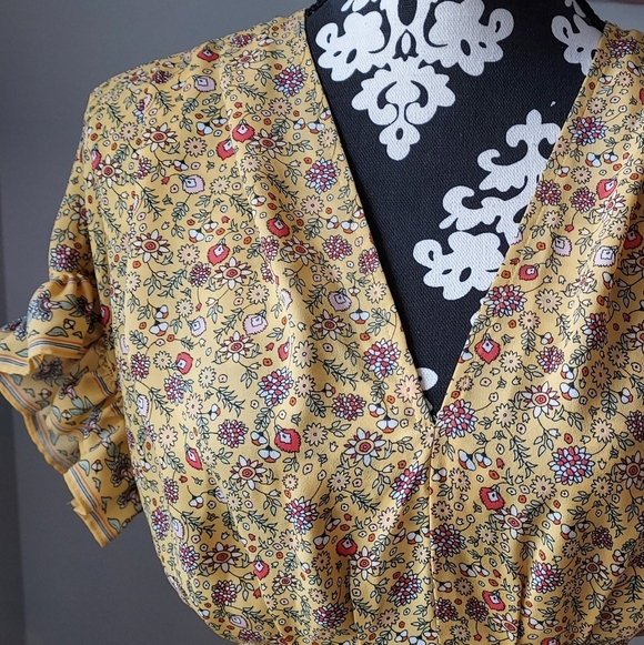 Max Studio Floral dress in yellow, black and White. Size M - Picture 3 of 14